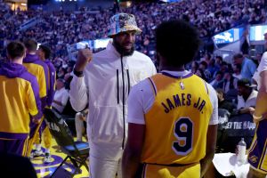 Los Angeles Lakers v Golden State Warriors