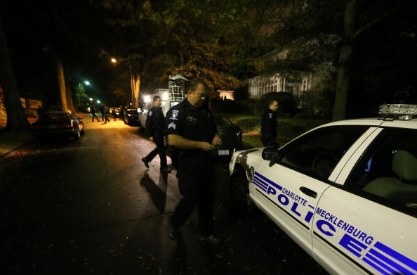 FBI Agents Search Home Of Petraeus' Mistress Paula Broadwell